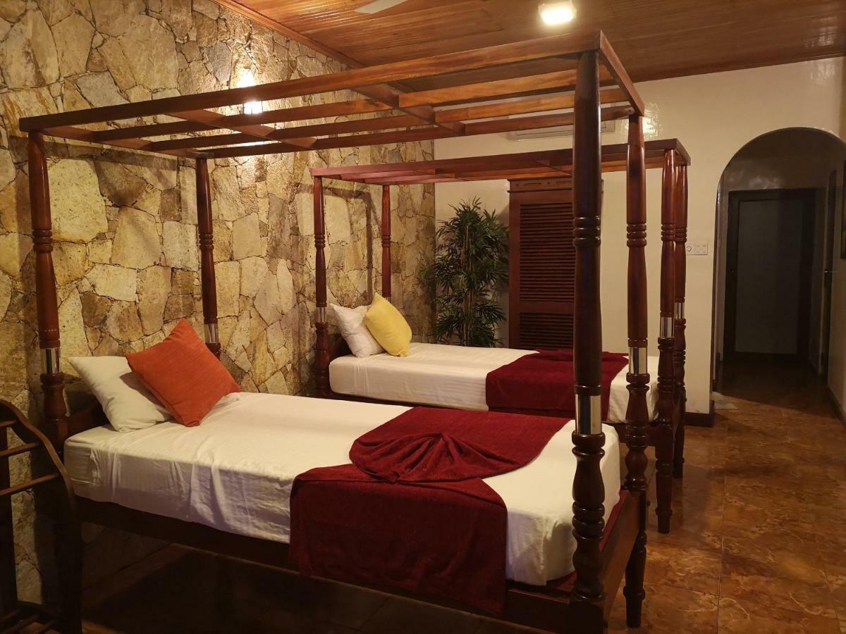 Tropical Beach House Hikkaduwa Kültér fotó